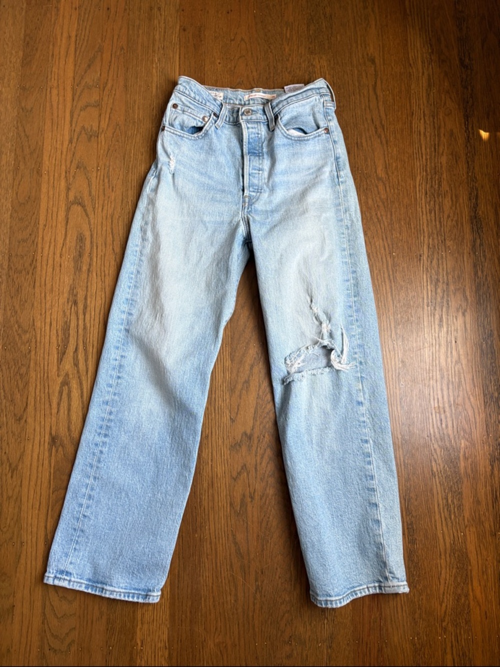 Levi’s women’s Light Blue Women's ribcage straight jeans size 26